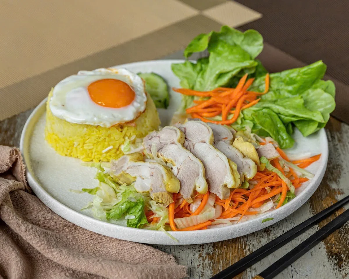 Crispy Chicken with Rice Cơm GÀ Giòn
