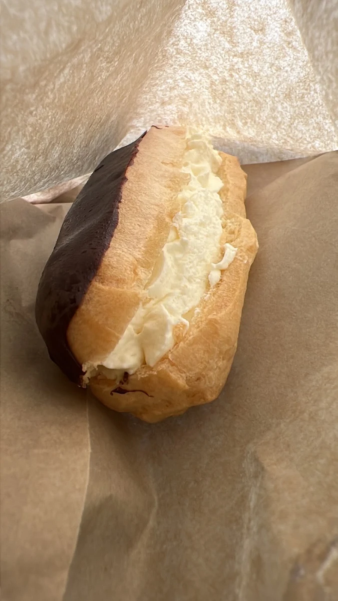 Chocolate Eclair, Rainforest Bakery