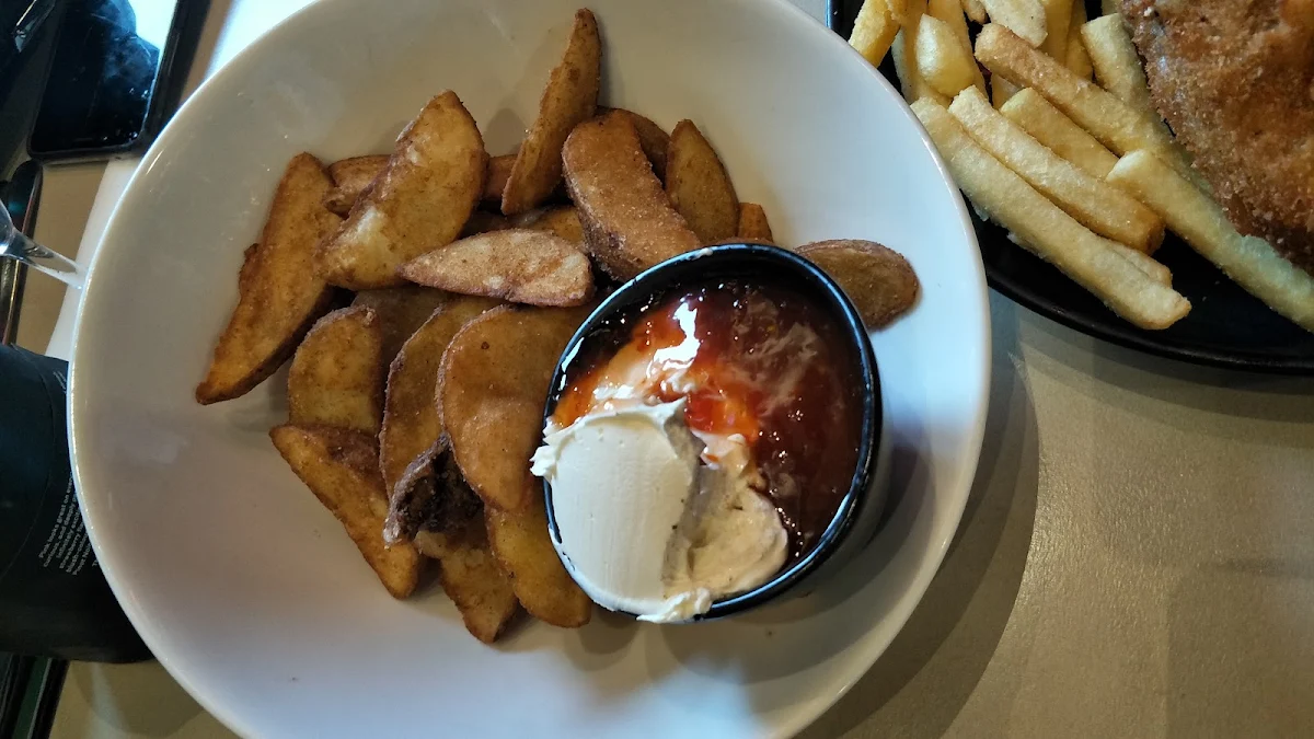 Wedges, New York Bar & Grill