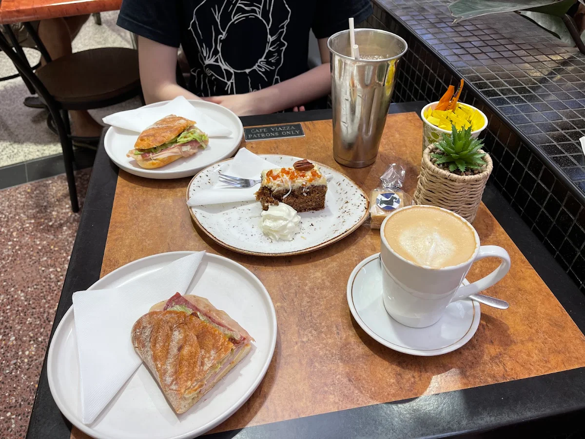 Highlights, Cafe Viazza