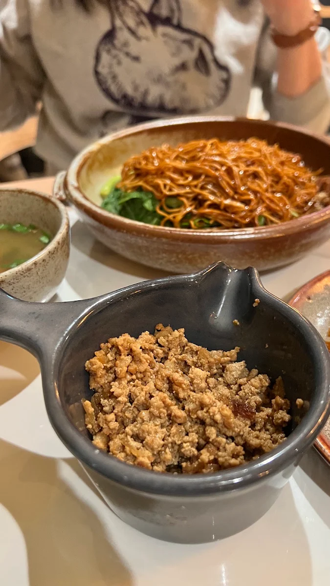 Chilli Pan Mee, Yip