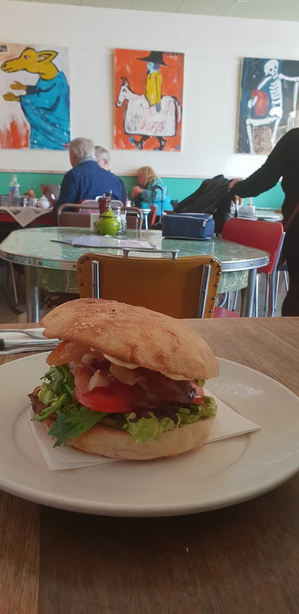 Blat, Galleon Cafe