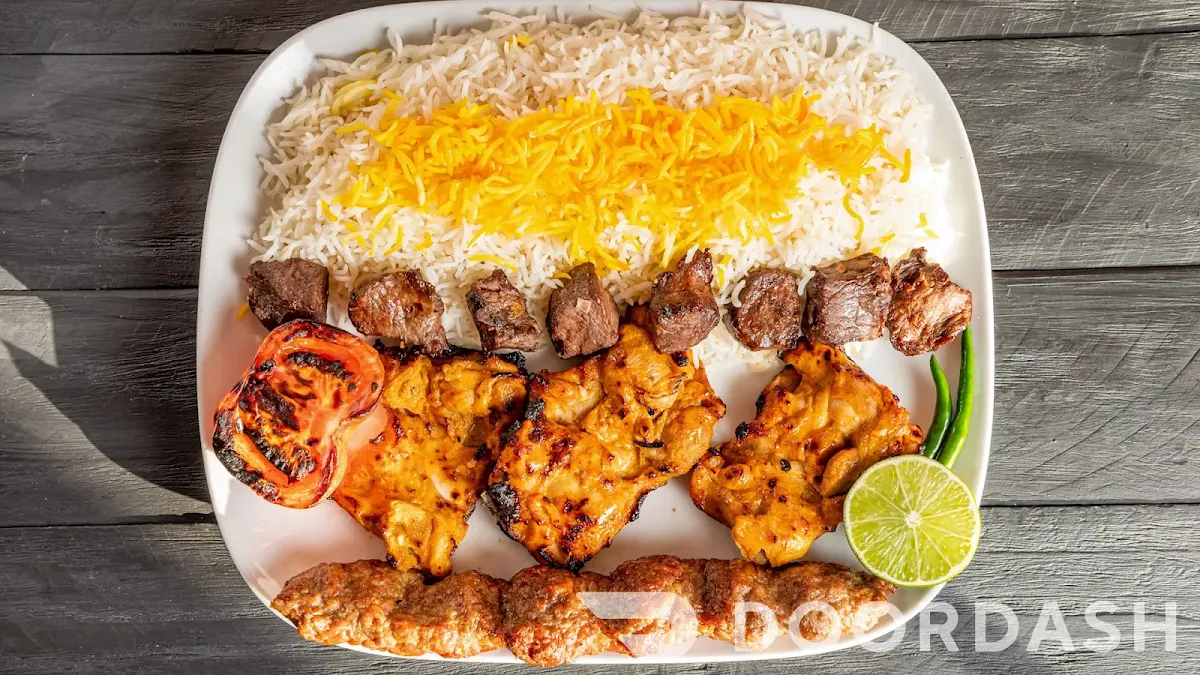 Highlights, Cafe 4077. Uncles Charcoal Kebab&Pizza