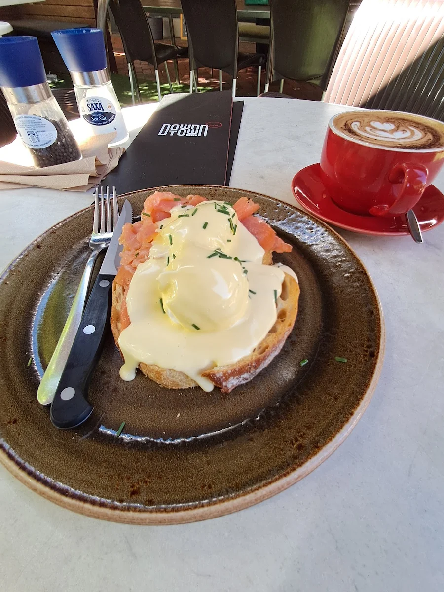 Eggs Benedict, Downtown Cafe