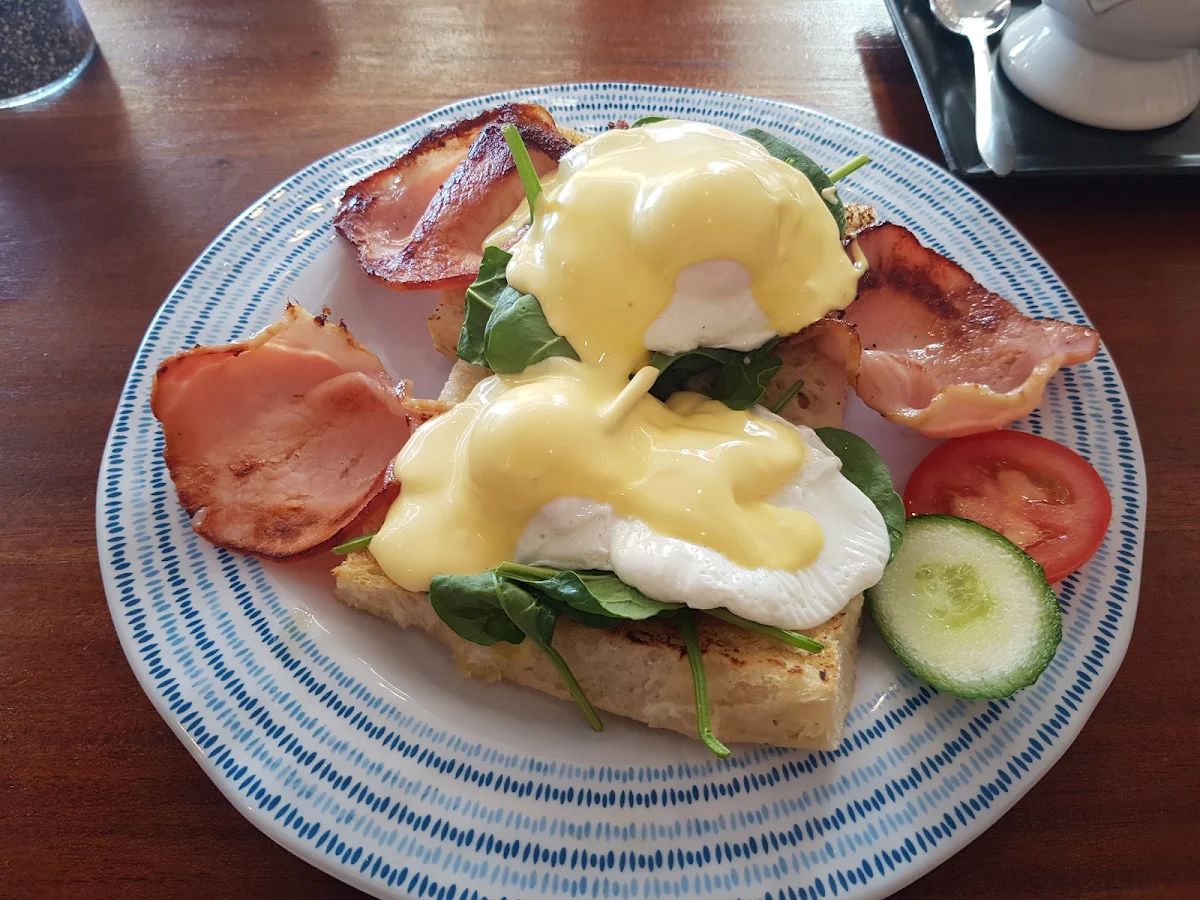Classic Eggs Benedict, Woofissimo