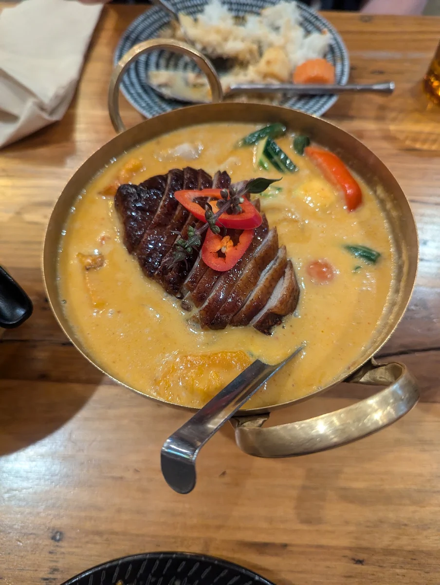 Duck Curry, Eleven Tigers