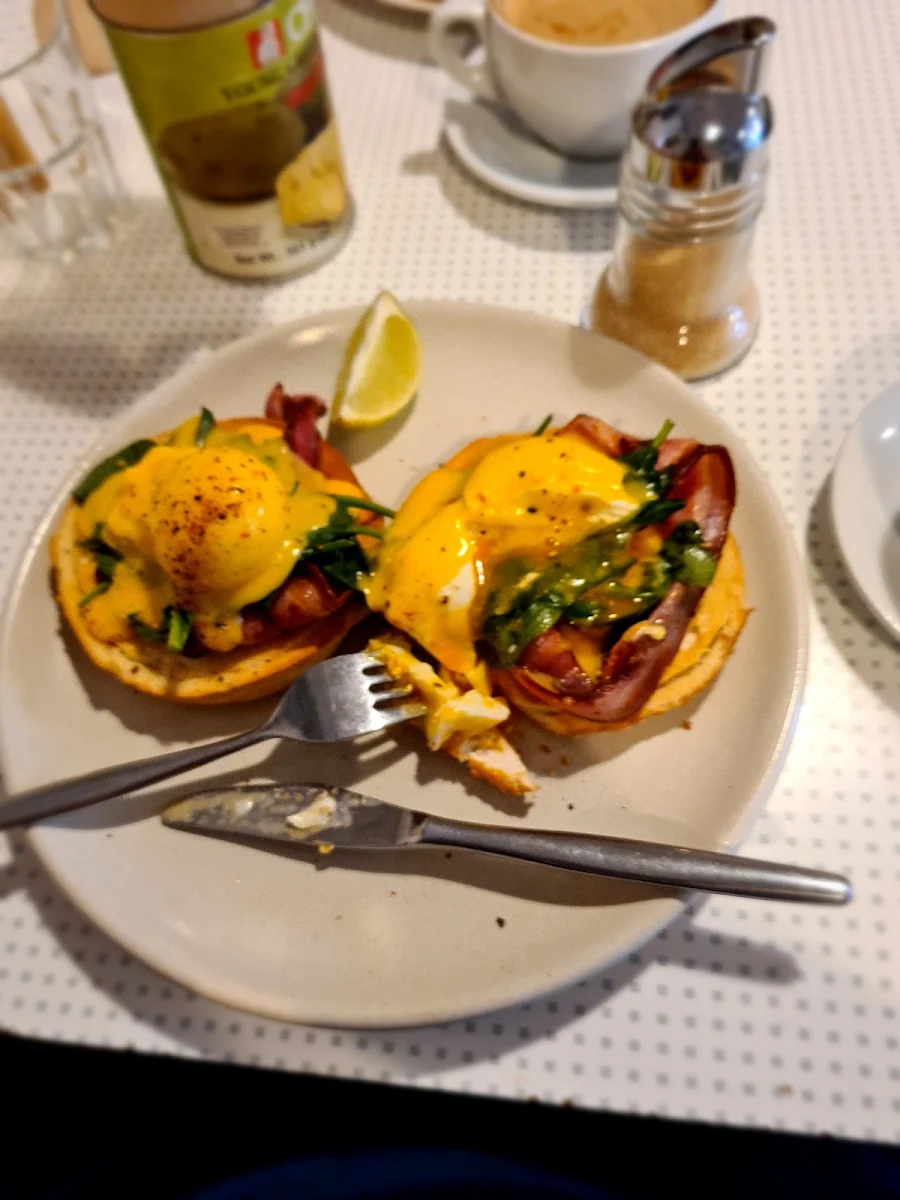 Eggs Benedict