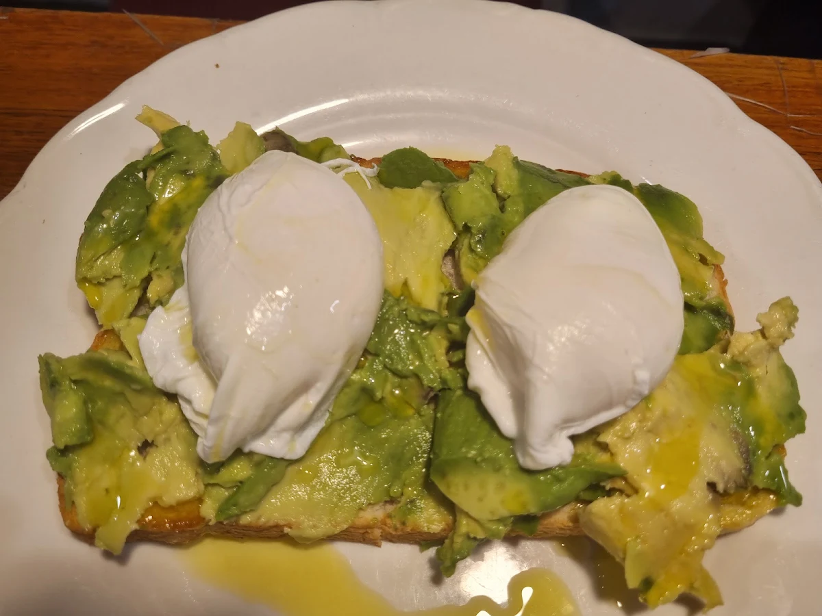 Poached Eggs Whit Avocado on Toast