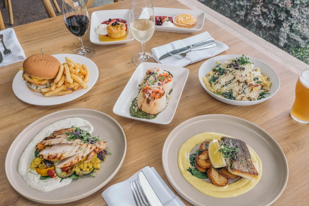 Highlights, Ridges Bar & Bistro