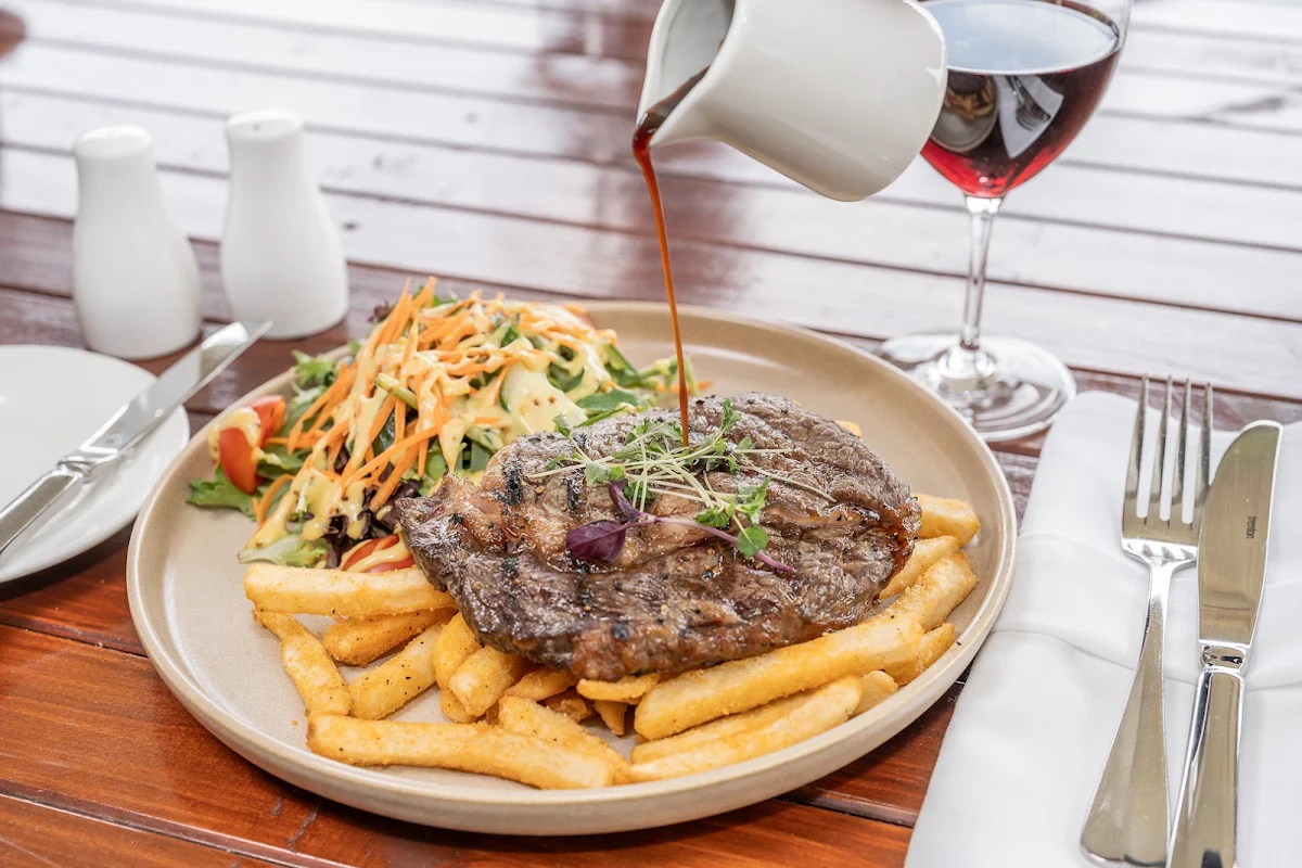 Highlights, Ridges Bar & Bistro