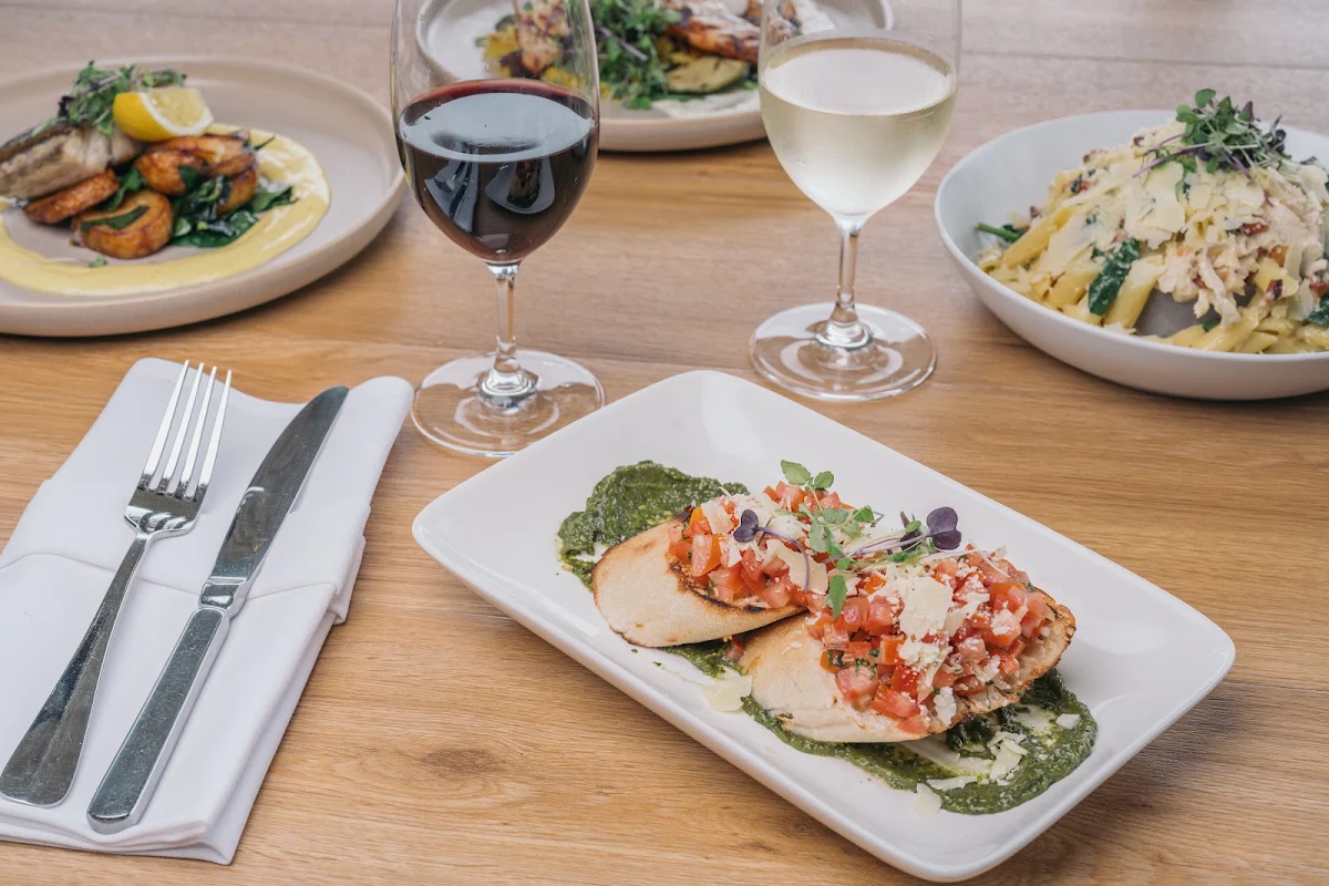 Highlights, Ridges Bar & Bistro