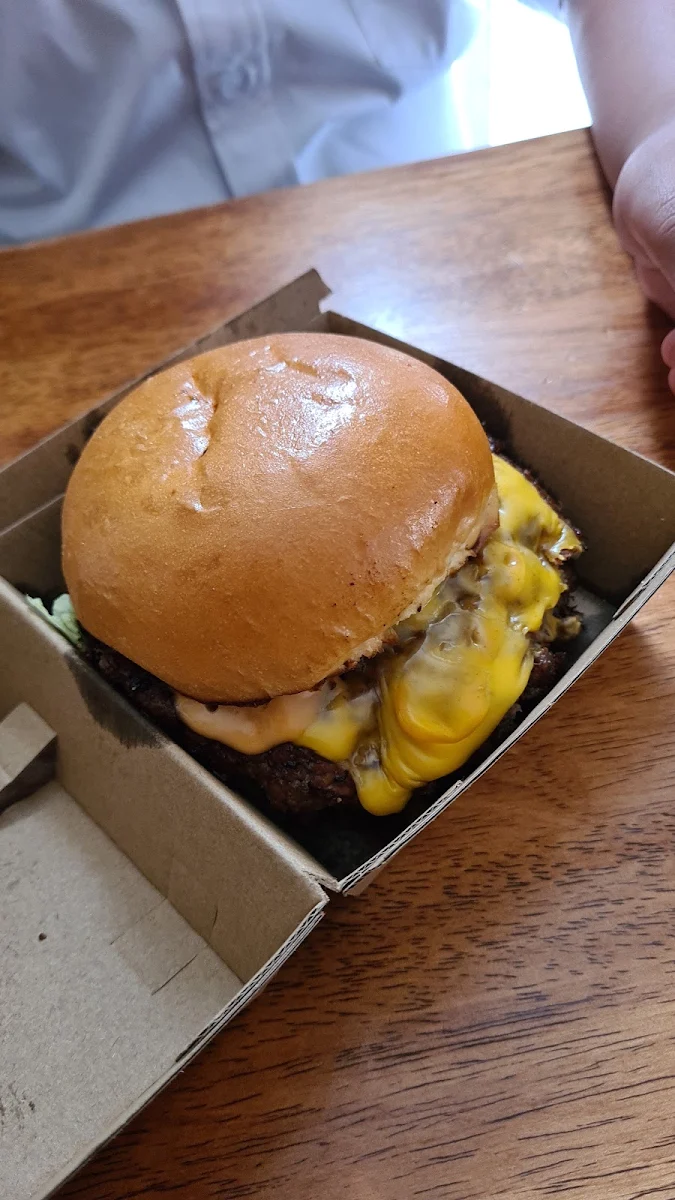 Smashed Cheeseburger, Hana's Grill