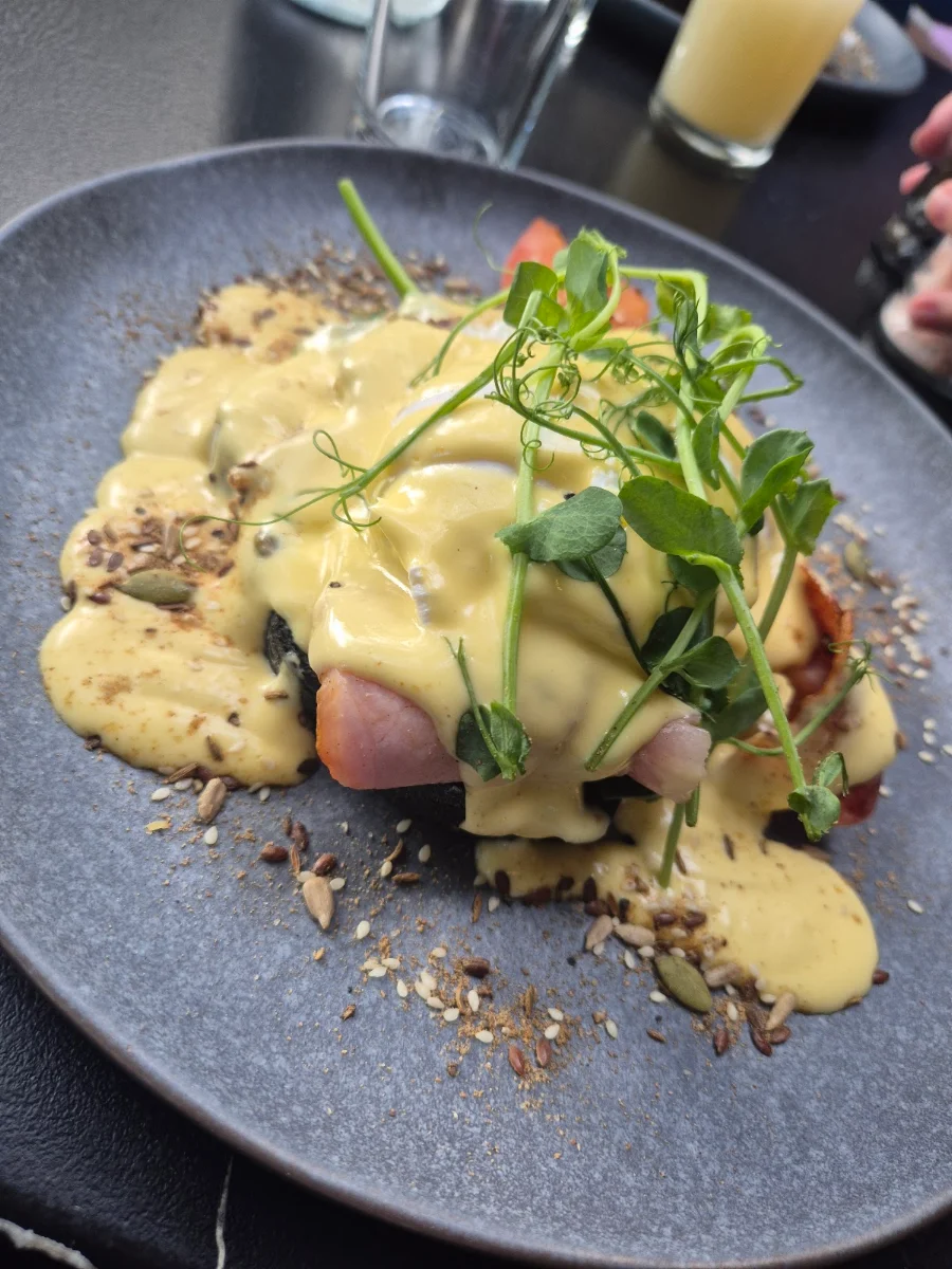 Highlights, Cob - Cafe on Bauer