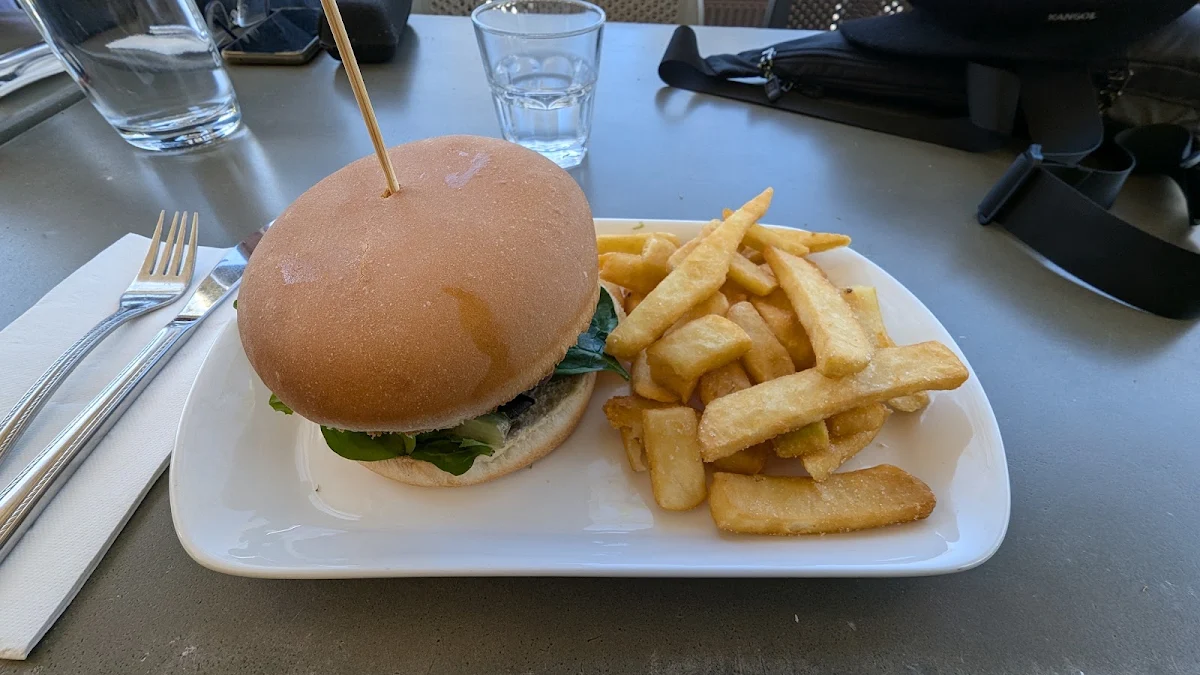 Angus Beef Burger with Fries