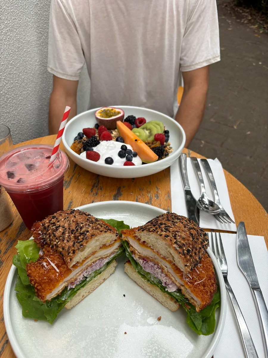 Highlights, Cafe Dougie