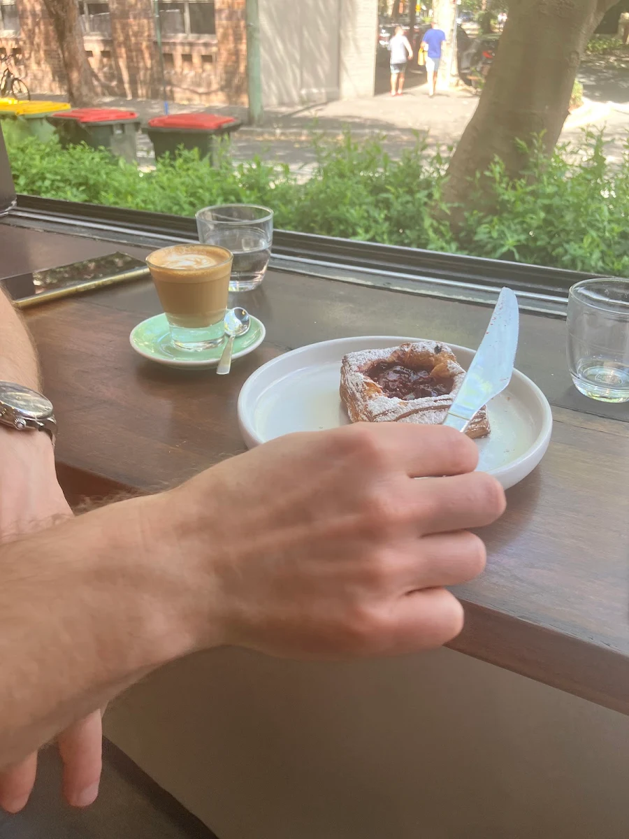 Highlights, Cafe Dougie
