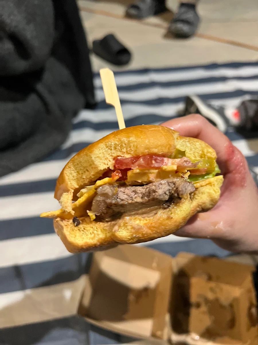 Highlights, Armys BBQ