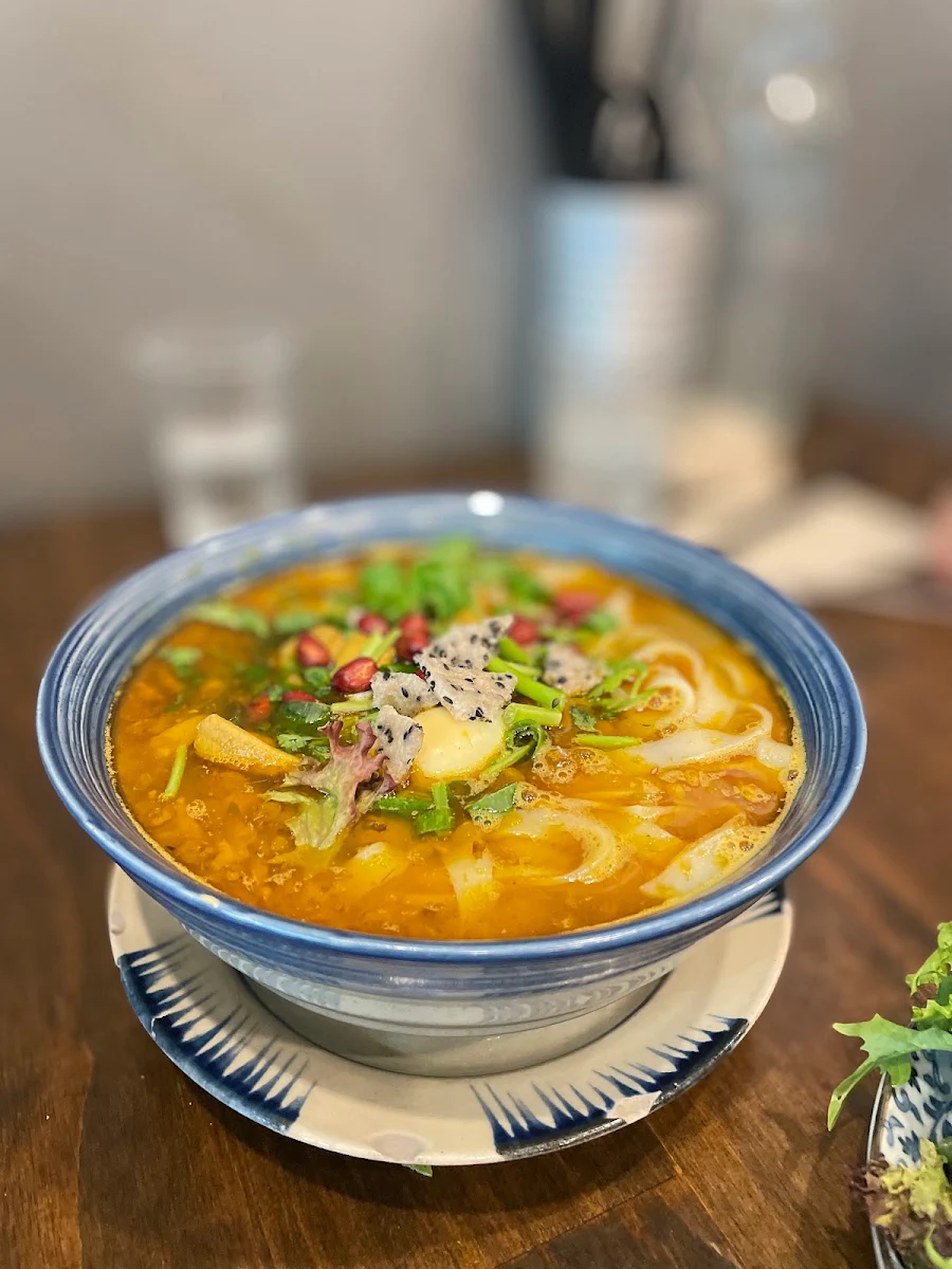 MI Quang, Co Thu Quan Springvale