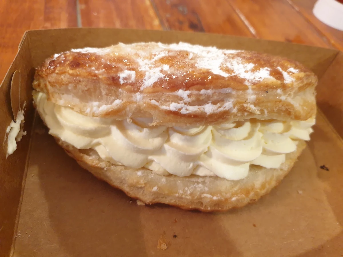 Apple Turnover with Cream