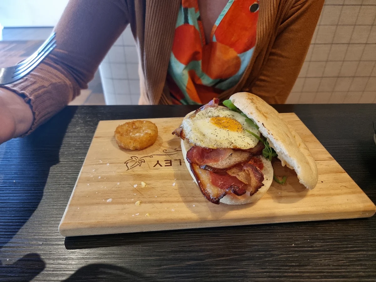 Bacon & Egg Roll, Angus & Co. Barossa