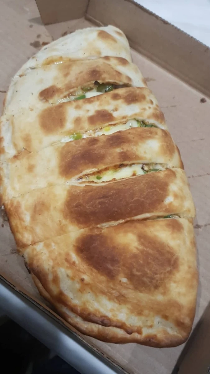 Studded Garlic Bread, Pizzatude(Fully Vegetarian)