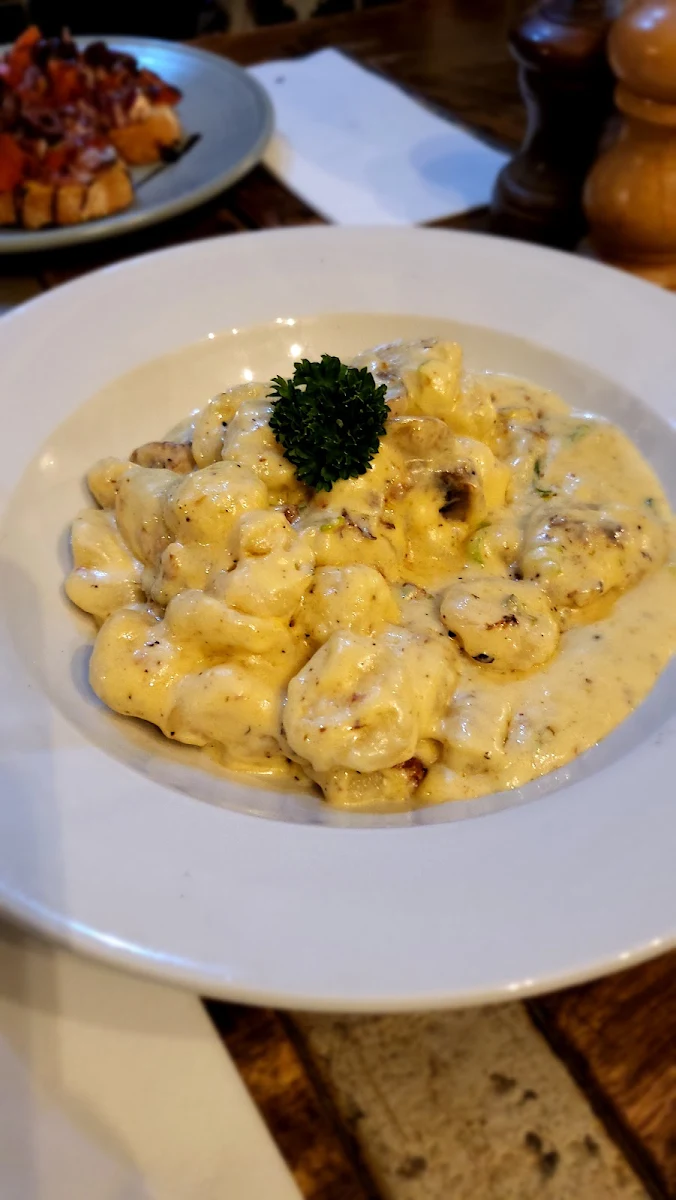 Armadela Gnocchi, Armadela VNO Woodfire Pizza