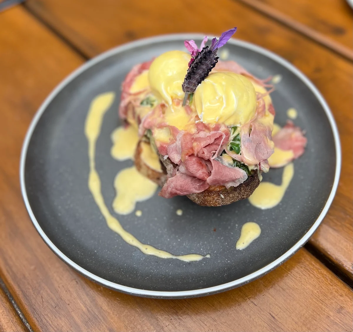 Eggs Benny with Ham