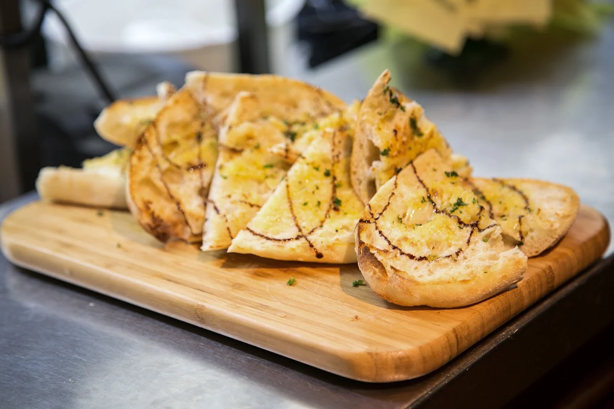 Garlic & Herb Bread V, The Irish Times Pub