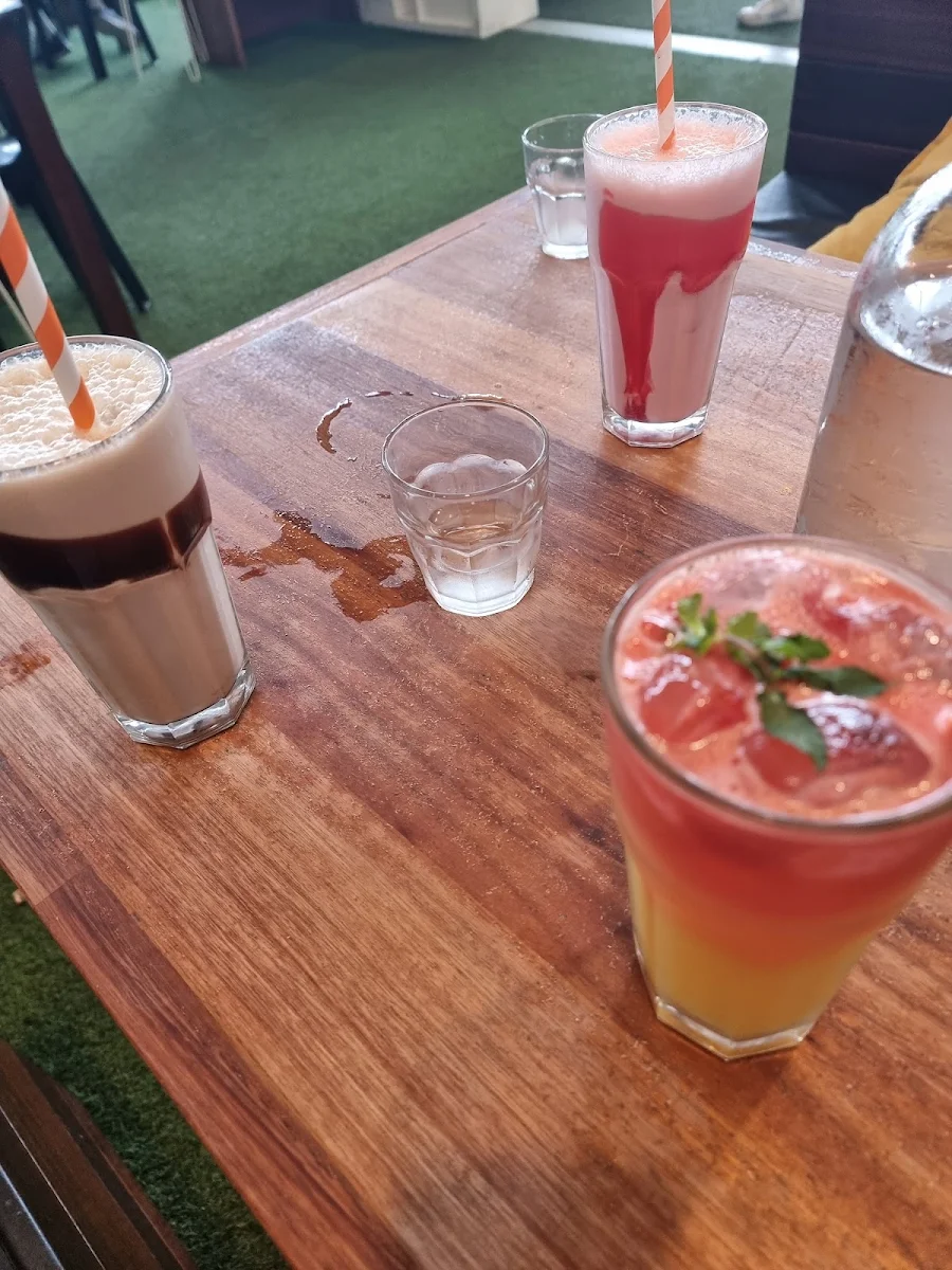 Smoothies, BizziBee Cafe