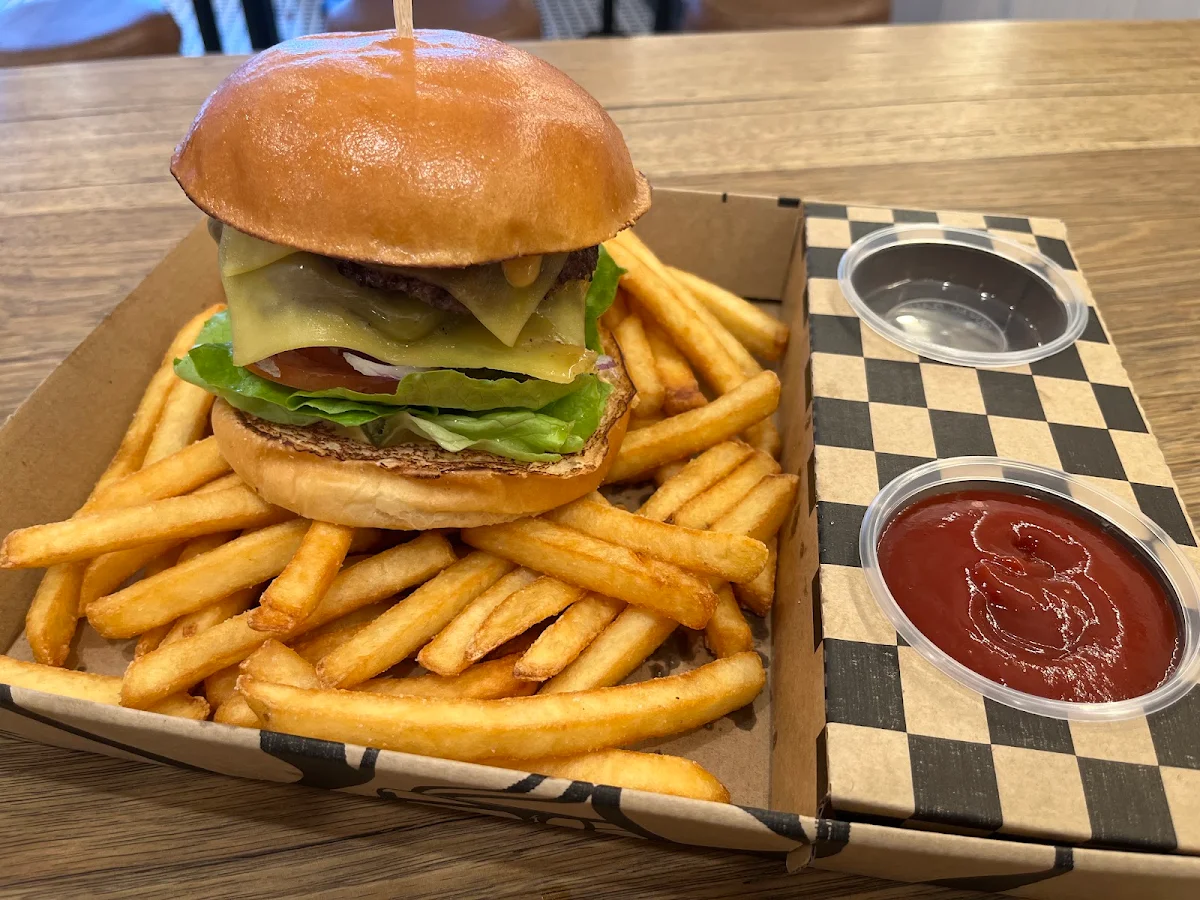 Cheeseburger with Chips, Pit Stop Bright