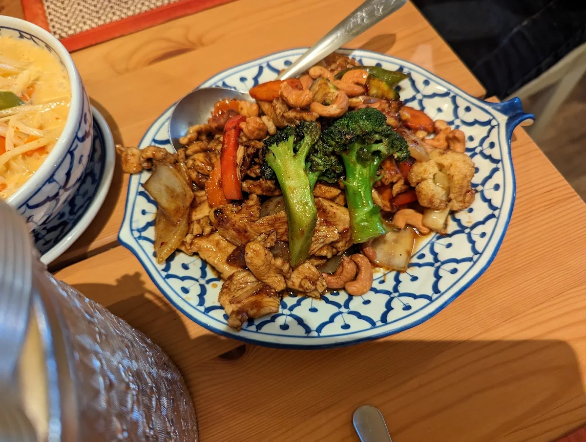 Highlights, Mae Ploy Thai Restaurant
