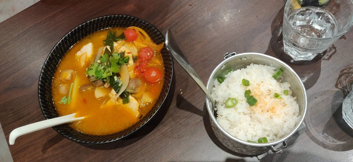 Phi Phi Curry, Thai Chada