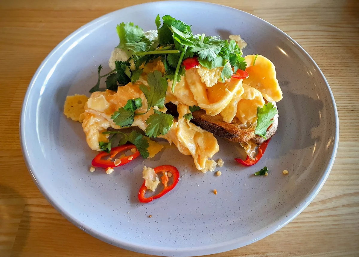 Chilli Scrambled Eggs, Melon & Rye