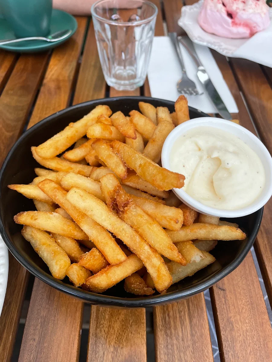 Chips, Four Beans Café and Roasting House