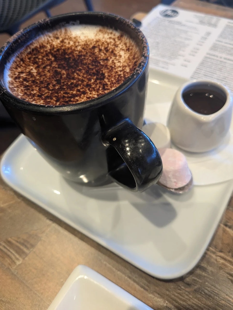Highlights, Uno Caffe & Pizzeria