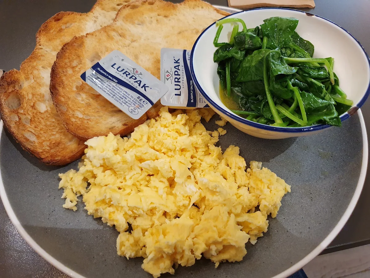 Scrambled Eggs, Dahlias Cafe