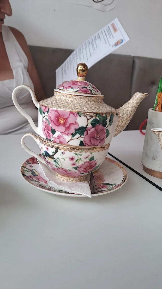 Breakfast Tea, Cafe Venice
