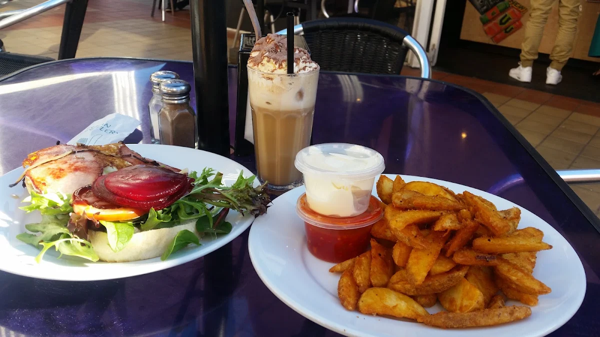 Highlights, Ritz Cafe Shisha