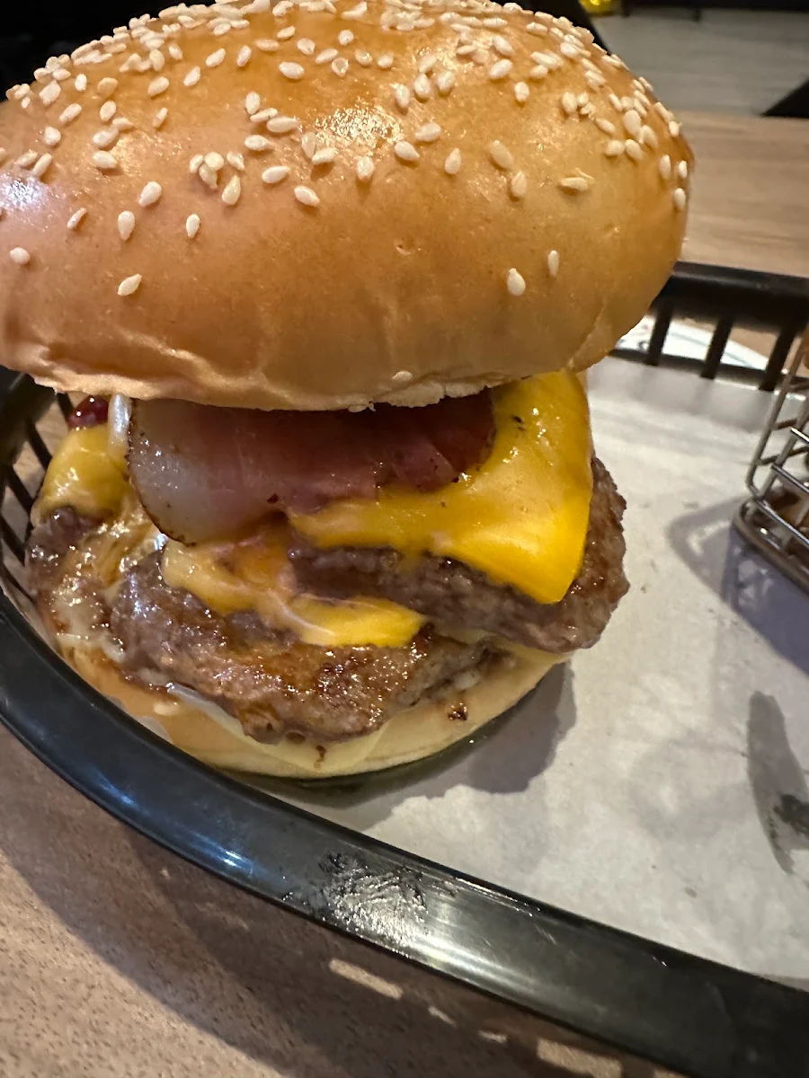 Double Burger, The Yankee's Restaurant & Bar - Melbourne CBD