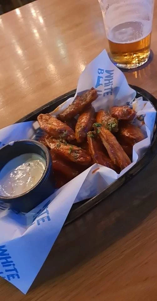 Wings, Whitebull Hotel