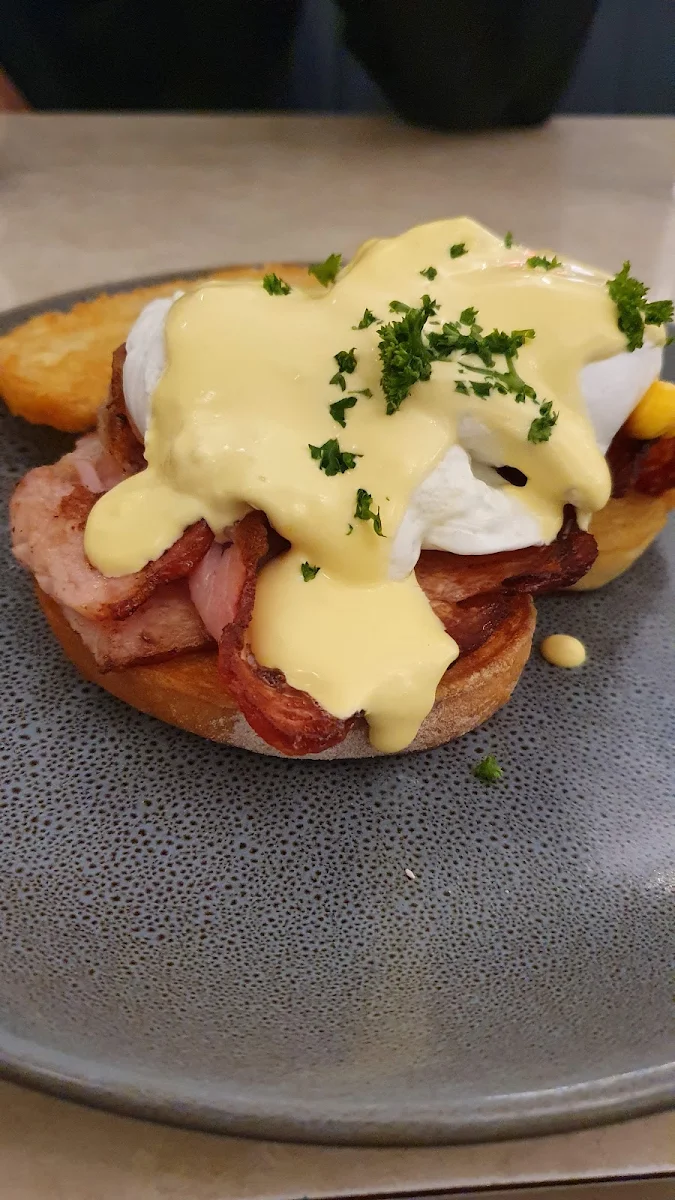 Eggs Benedict with Bacon