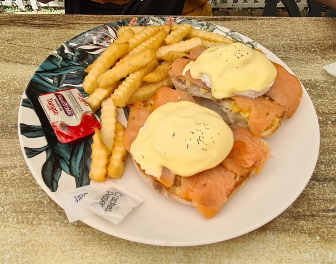 Eggs Benedict, Provence Garden Cafe Eastwood
