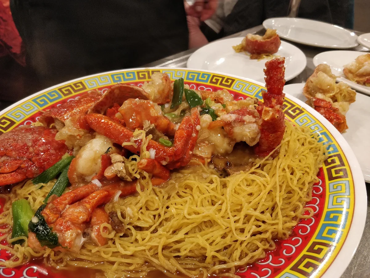 Seafood Combination with Crispy Noodles