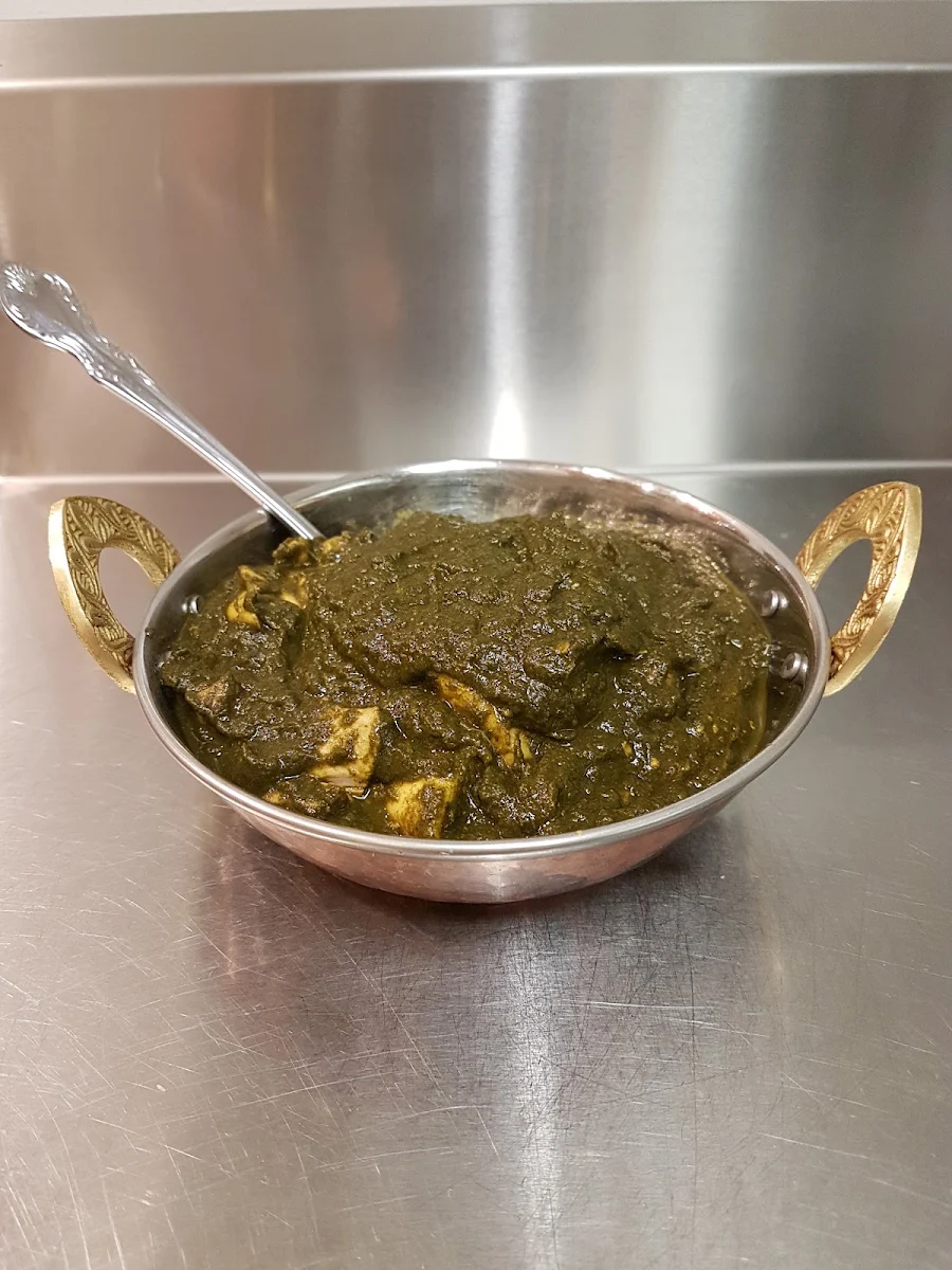 Saag Medium Hot, Singh Indian Curry House