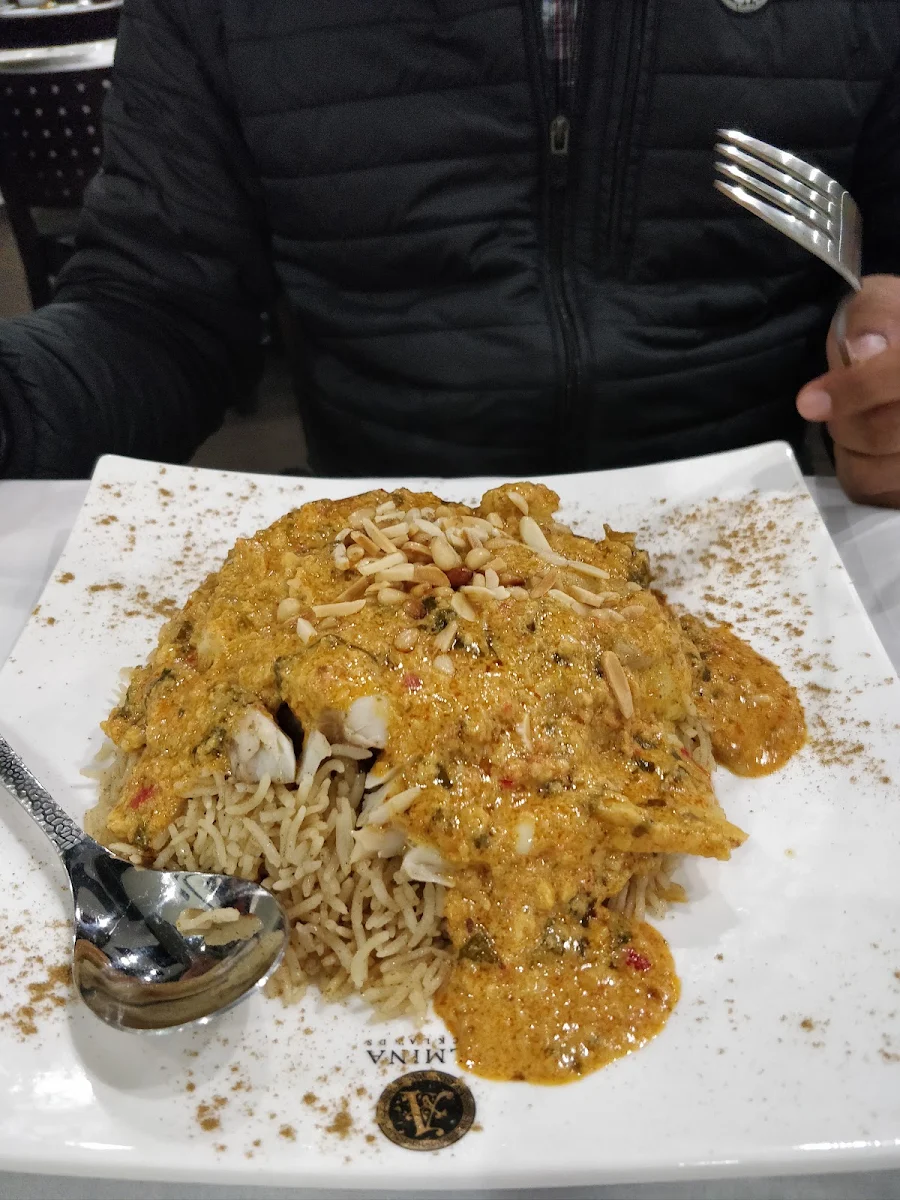 Samke Harra Chilli Fish, Almina