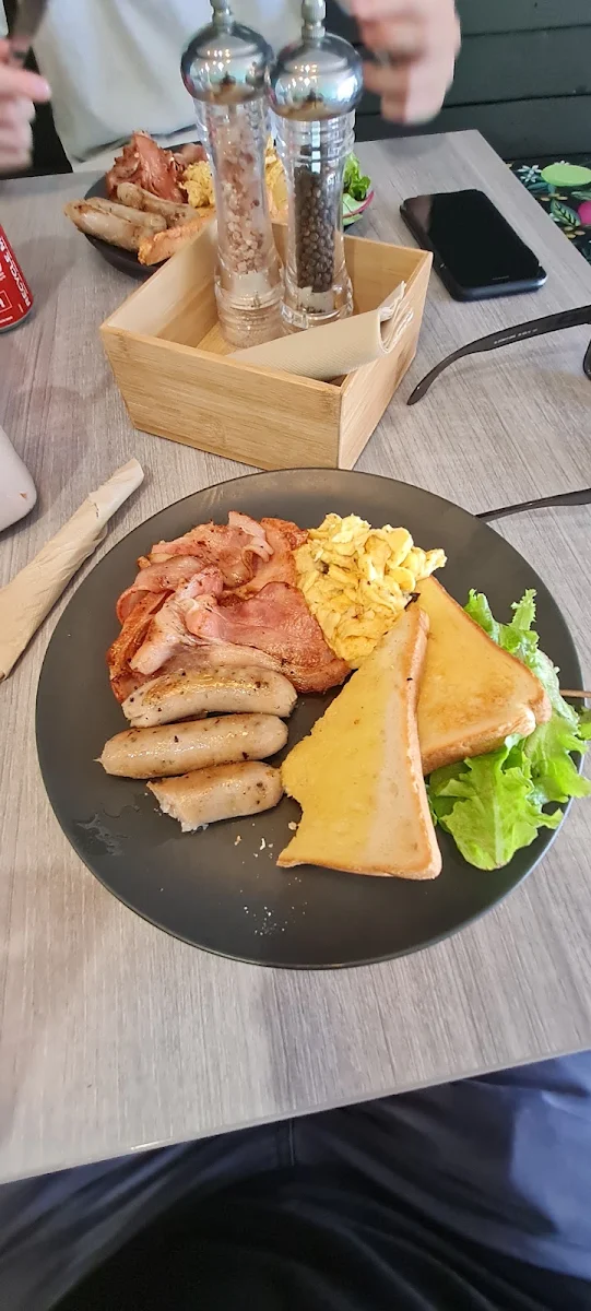 Bacon and Eggs, Patrón Coffee