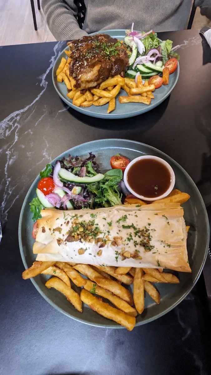 Highlights, Flames Cafe & Restaurant
