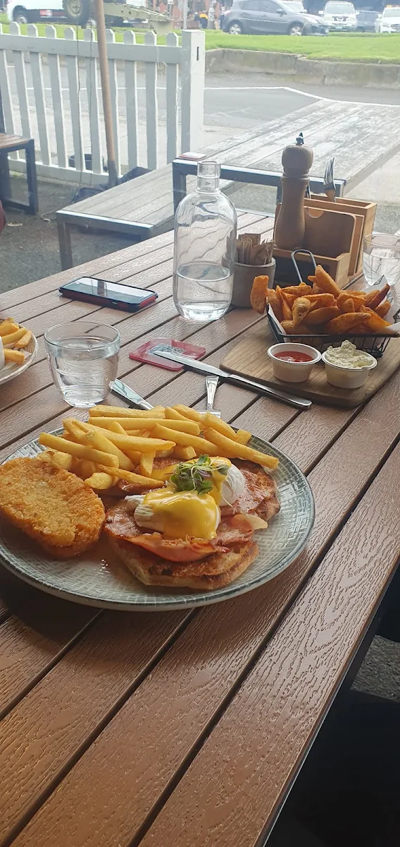 Eggs Benedict, Main Street Cafe