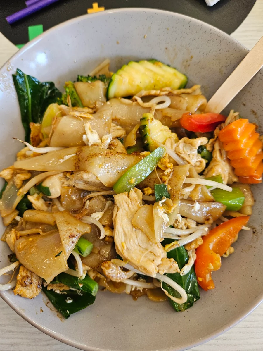 Pad See Ewe, Thai Thyme Express