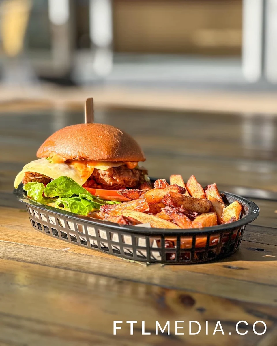 Highlights, Lo-Kee Burger